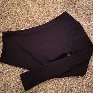 One shoulder crop top